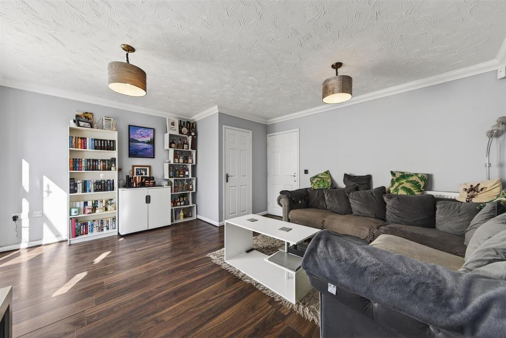 25 Garwood Cres Web18.jpg