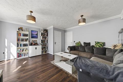 3 bedroom end of terrace house for sale, Garwood Crescent, Milton Keynes MK8