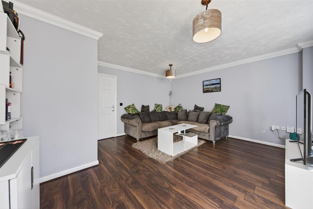 25 Garwood Cres Web17.jpg