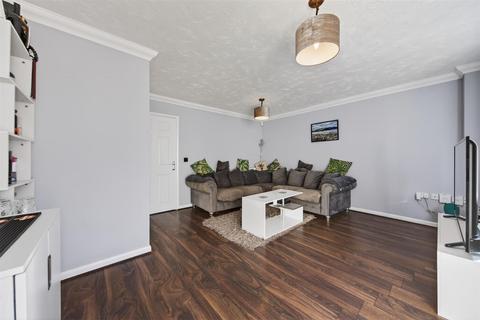 3 bedroom end of terrace house for sale, Garwood Crescent, Milton Keynes MK8