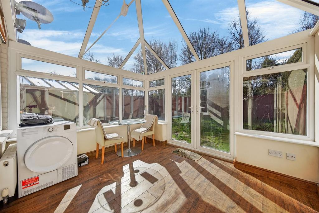 25 Garwood Cres Web19.jpg
