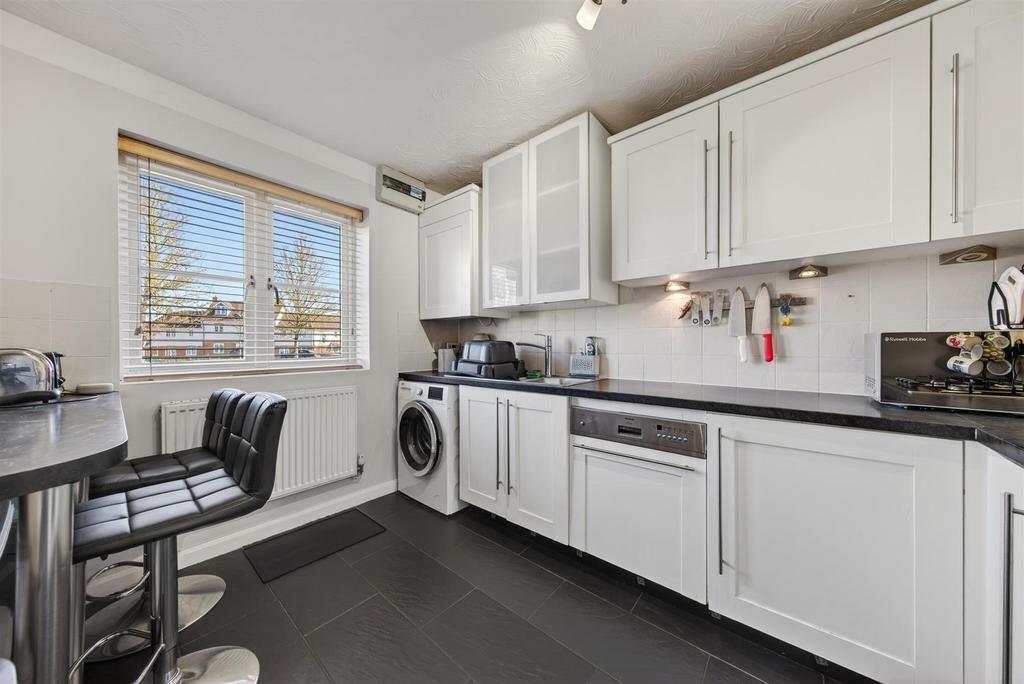 25 Garwood Cres Web12.jpg