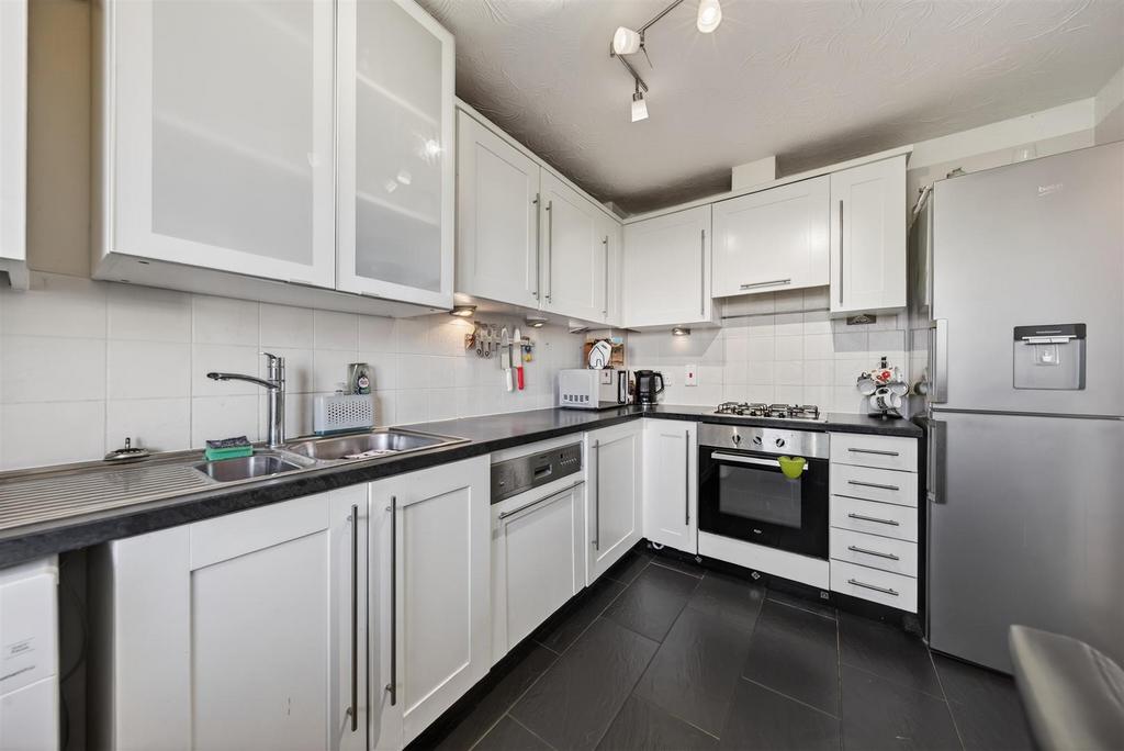 25 Garwood Cres Web13.jpg