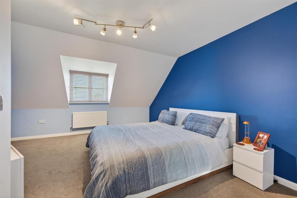 25 Garwood Cres Web33.jpg