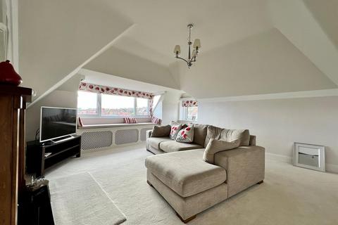 3 bedroom apartment for sale, Esplanade, Scarborough