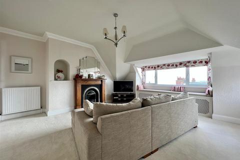3 bedroom apartment for sale, Esplanade, Scarborough