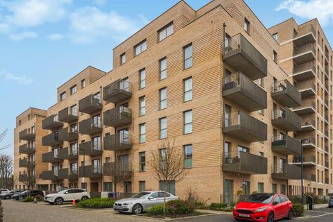 2 bedroom flat for sale - Meadowview Close, Harrow