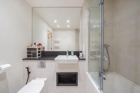 2 bedroom flat for sale, Meadowview Close, Harrow