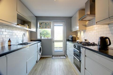 4 bedroom detached house for sale, Mulberry Close, Tring