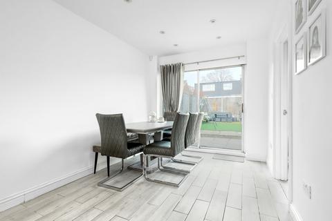 undefined, Hilltop Close, Cheshunt, EN7