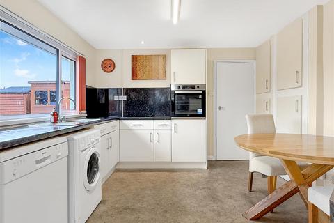 undefined, Linden Close, Barnstaple EX31