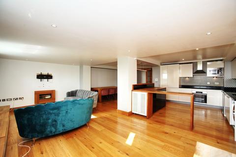 2 bedroom apartment to rent, Hayes Road, Penarth CF64