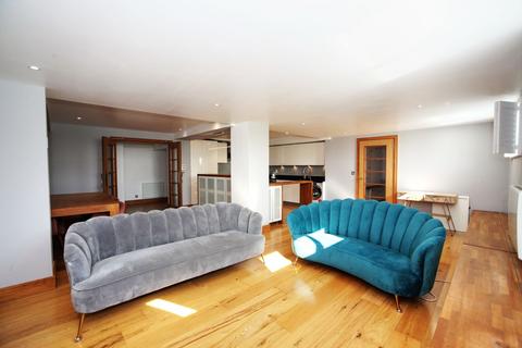 2 bedroom apartment to rent, Hayes Road, Penarth CF64