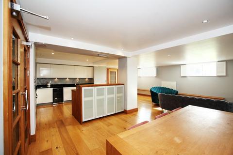2 bedroom apartment to rent, Hayes Road, Penarth CF64