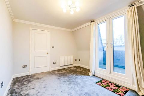 1 bedroom flat to rent, Bath Road GL53 7JX