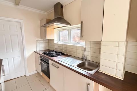 3 bedroom terraced house to rent, Romford, RM6