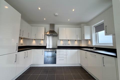 2 bedroom apartment to rent, Kingfisher Close, WARWICK