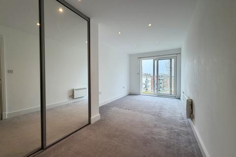 2 bedroom apartment to rent, Kingfisher Close, WARWICK