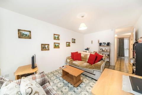 1 bedroom flat for sale, Sunninghill Court, London W3