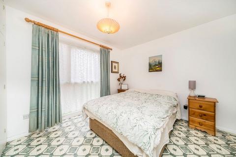 1 bedroom flat for sale, Sunninghill Court, London W3