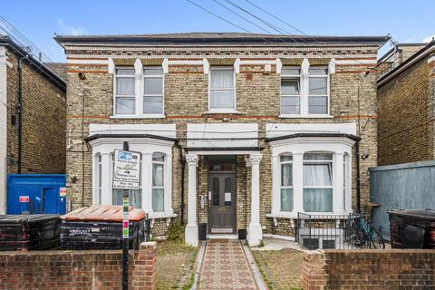 2 bedroom flat to rent, Longley Road, LONDON