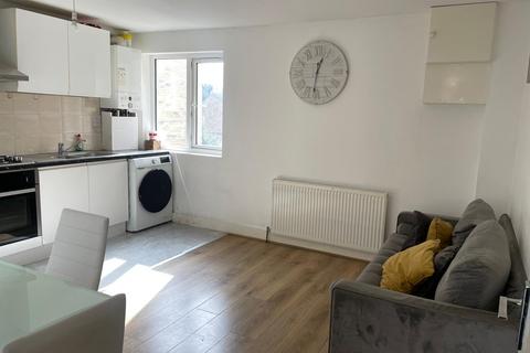2 bedroom flat to rent, Longley Road, LONDON
