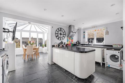 2 bedroom semi-detached house for sale, Greenfields Avenue, Alton, Hampshire