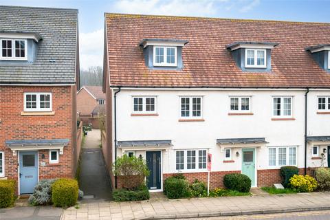 4 bedroom end of terrace house for sale, Sparrowhawk Way, Berkshire RG12