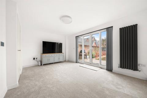 4 bedroom end of terrace house for sale, Sparrowhawk Way, Berkshire RG12