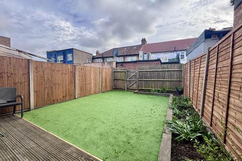 3 bedroom terraced house to rent - Doncaster Road, London N9