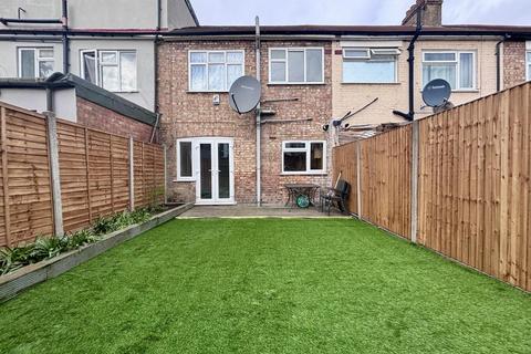 3 bedroom terraced house to rent, Doncaster Road, London N9
