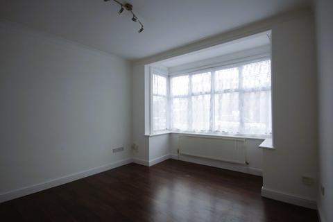 3 bedroom terraced house to rent, Doncaster Road, London N9