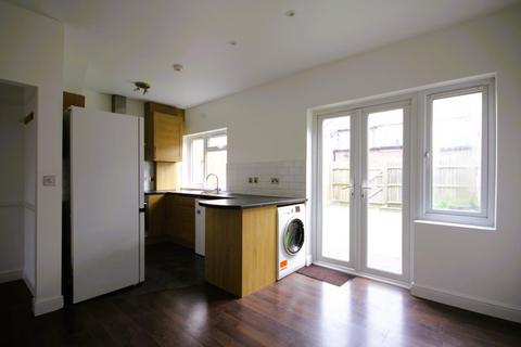 3 bedroom terraced house to rent, Doncaster Road, London N9