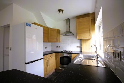 3 bedroom terraced house to rent, Doncaster Road, London N9