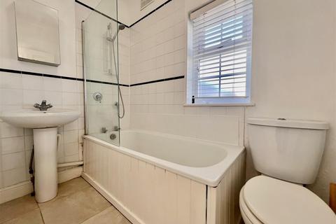 undefined, Pall Mall, Leigh-On-Sea