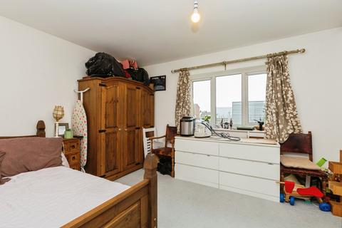 3 bedroom terraced house for sale, Stilton Close, Aylesbury, Buckinghamshire, HP19