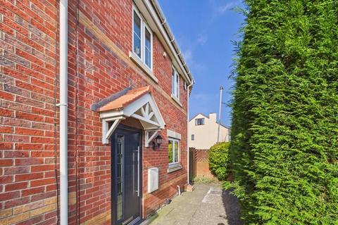 3 bedroom end of terrace house for sale, Featherstone Drive, Featherstone, Pontefract