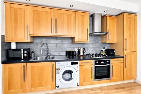 1 bedroom flat for sale, Bromley Road, Catford, London, SE6