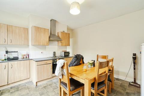 4 bedroom end of terrace house for sale, Whingate Grove, Leeds