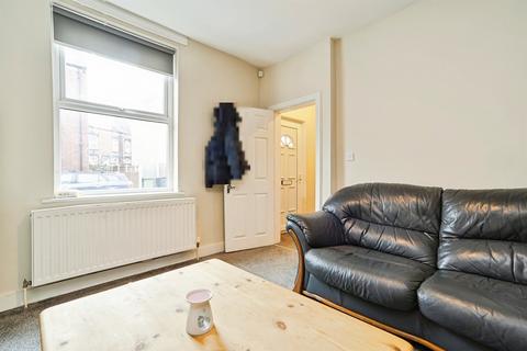 4 bedroom end of terrace house for sale, Whingate Grove, Leeds