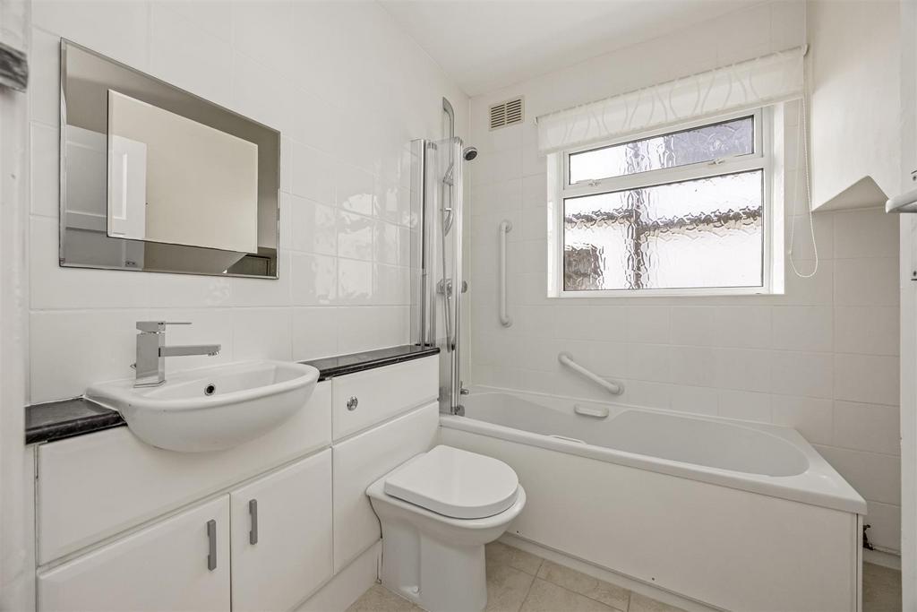 G/f Family Bathroom
