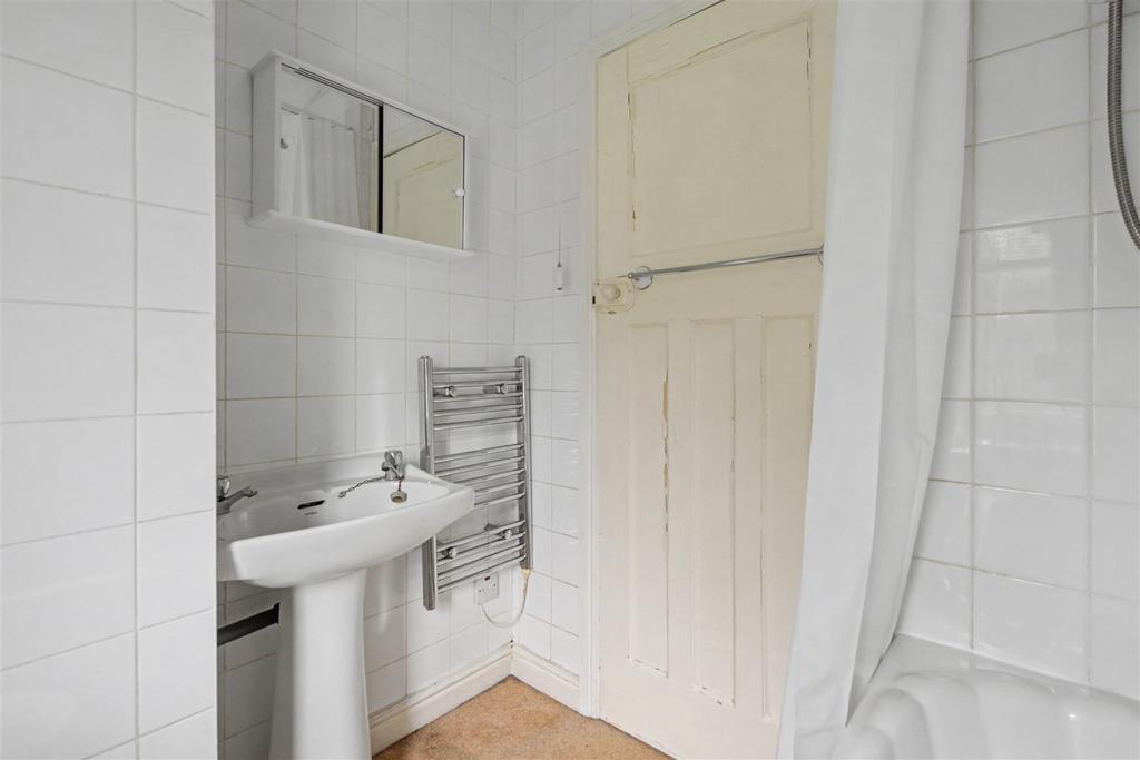 Bathroom 2.jpeg