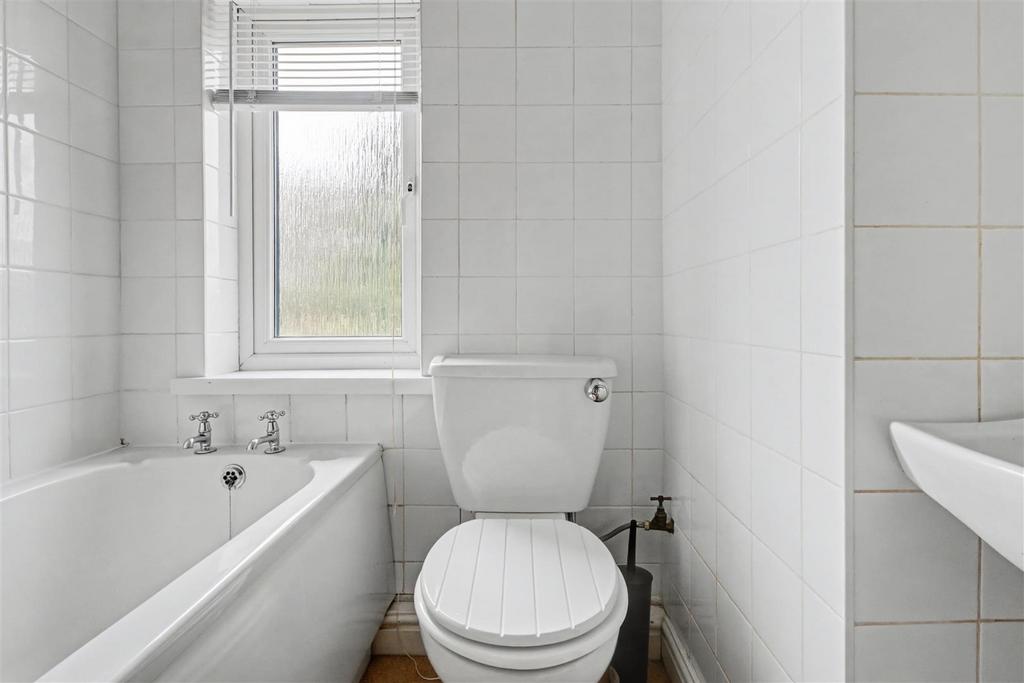 Bathroom 1.jpeg