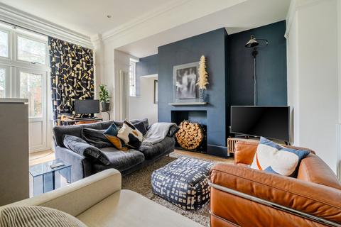 1 bedroom maisonette for sale, Lower Edgeborough Road, Surrey GU1