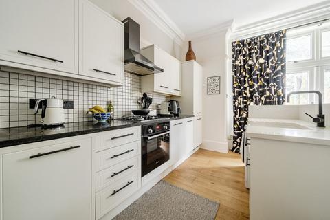 1 bedroom maisonette for sale, Lower Edgeborough Road, Surrey GU1