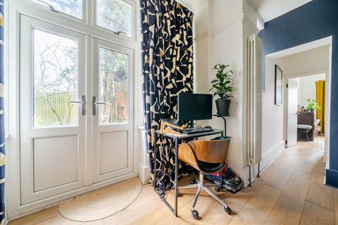 1 bedroom maisonette for sale, Lower Edgeborough Road, Surrey GU1