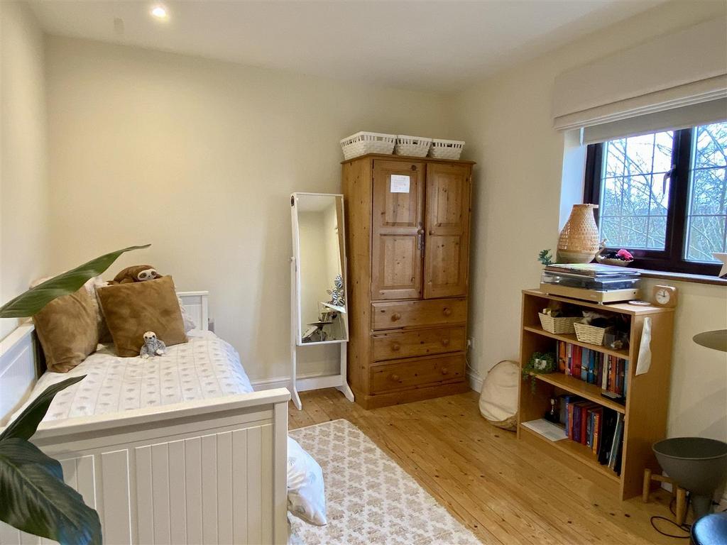 Bedroom 2.JPG
