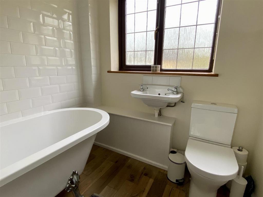 Bathroom.JPG
