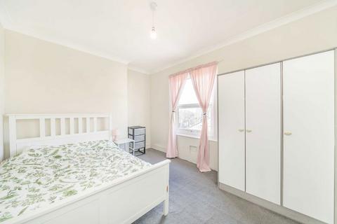 1 bedroom flat to rent, Garratt Lane, London SW18