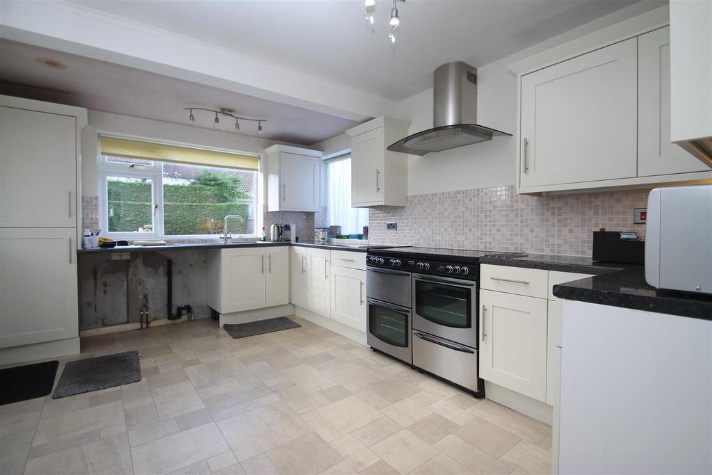 Kitchen main.JPG